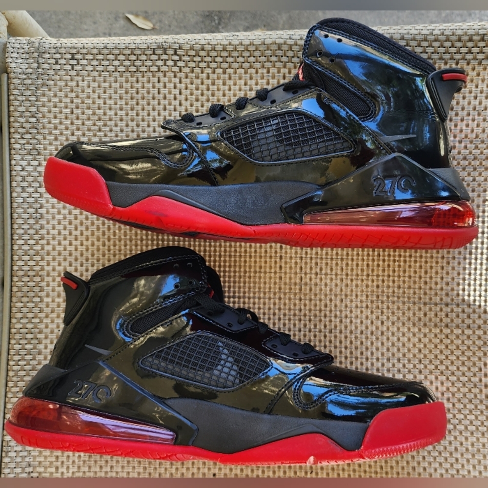 JORDAN MARS 270 'BRED'- SIZE 10- COLOR: BLK/ GYM RED